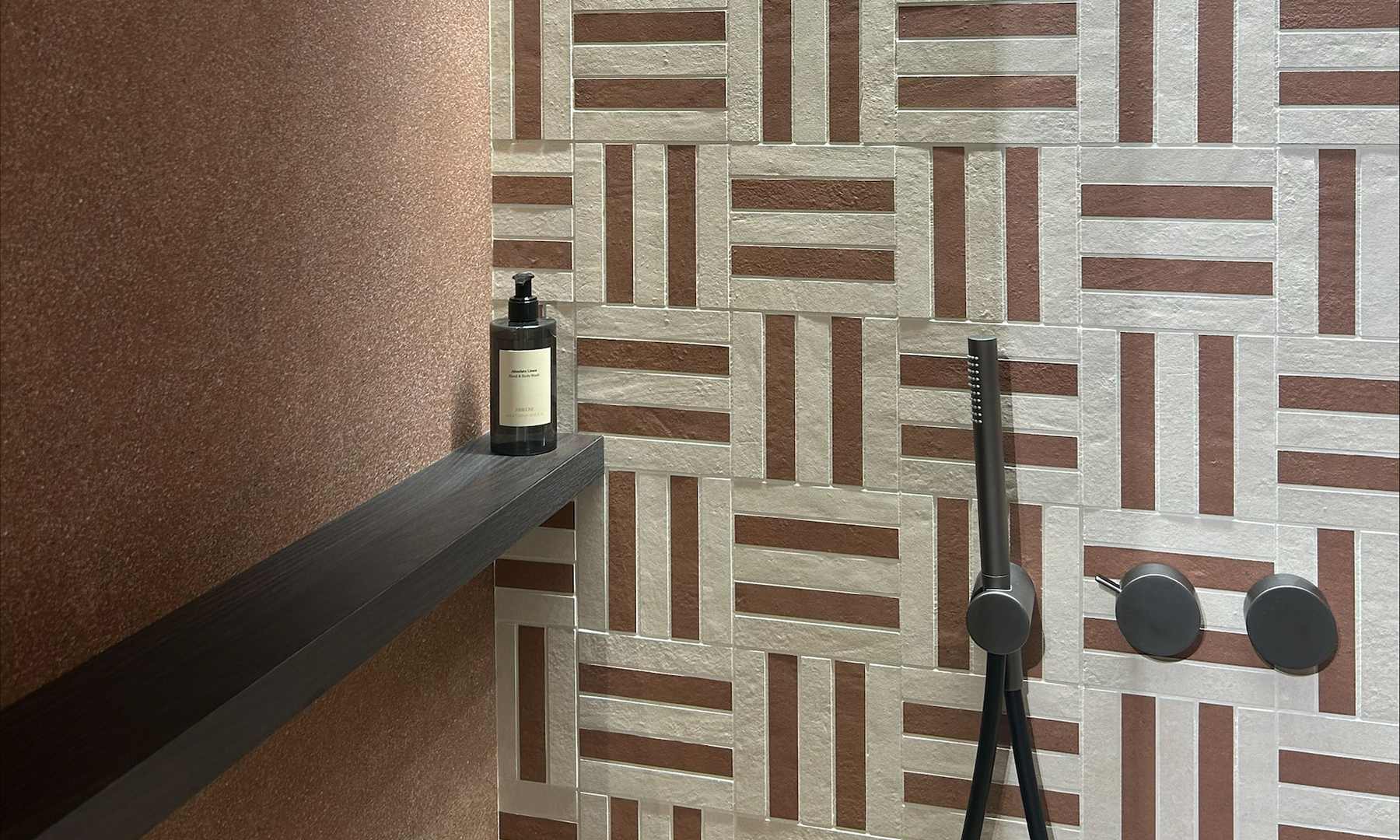 Cersaie 2025: een drukbezochte beurs met vertrouwde trends en verfijnde aanvullingen 