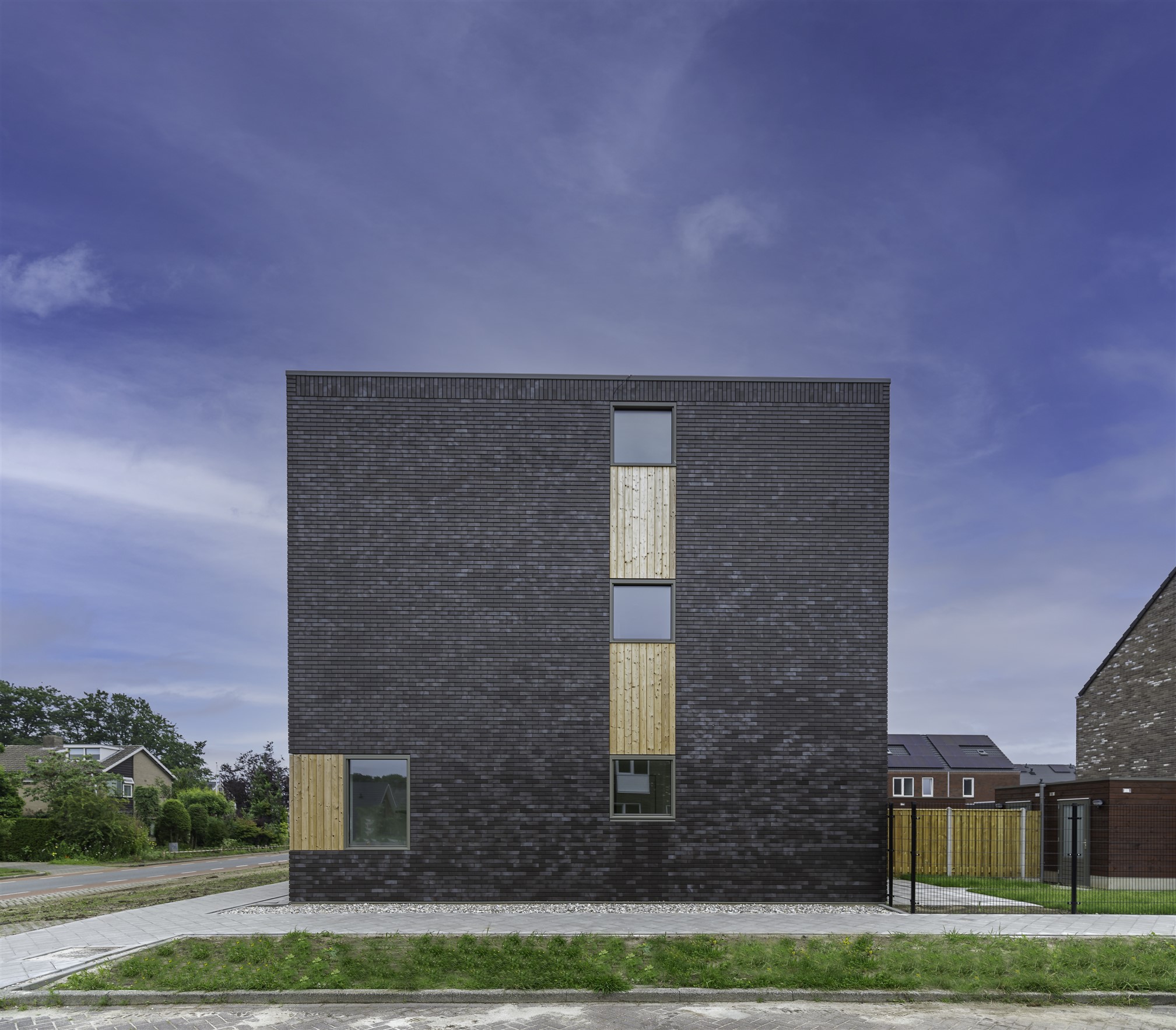 Keramische steenstrips als gevelbekleding? Een koud kunstje met Cradle brick!