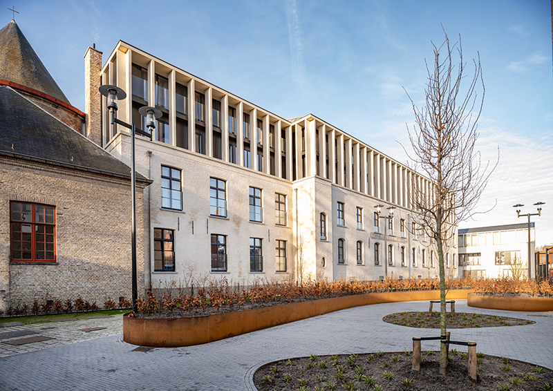 beeld zijaanzicht, Weylerkazerne te Brugge