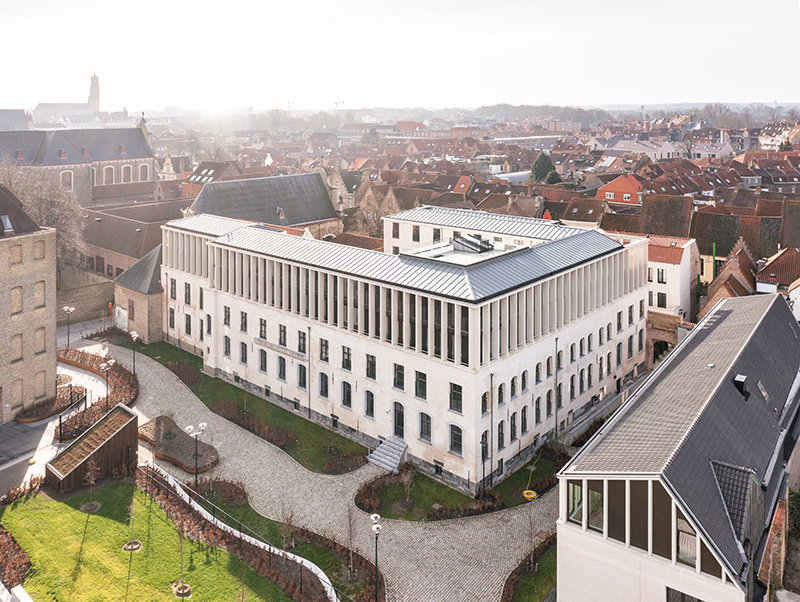 Beeld WeylerKazerne Brugge, schuine hoek boven