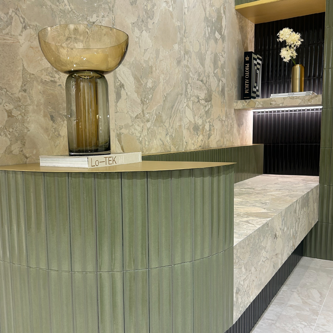 Opstelling op Cersaie 2025 - groene balie